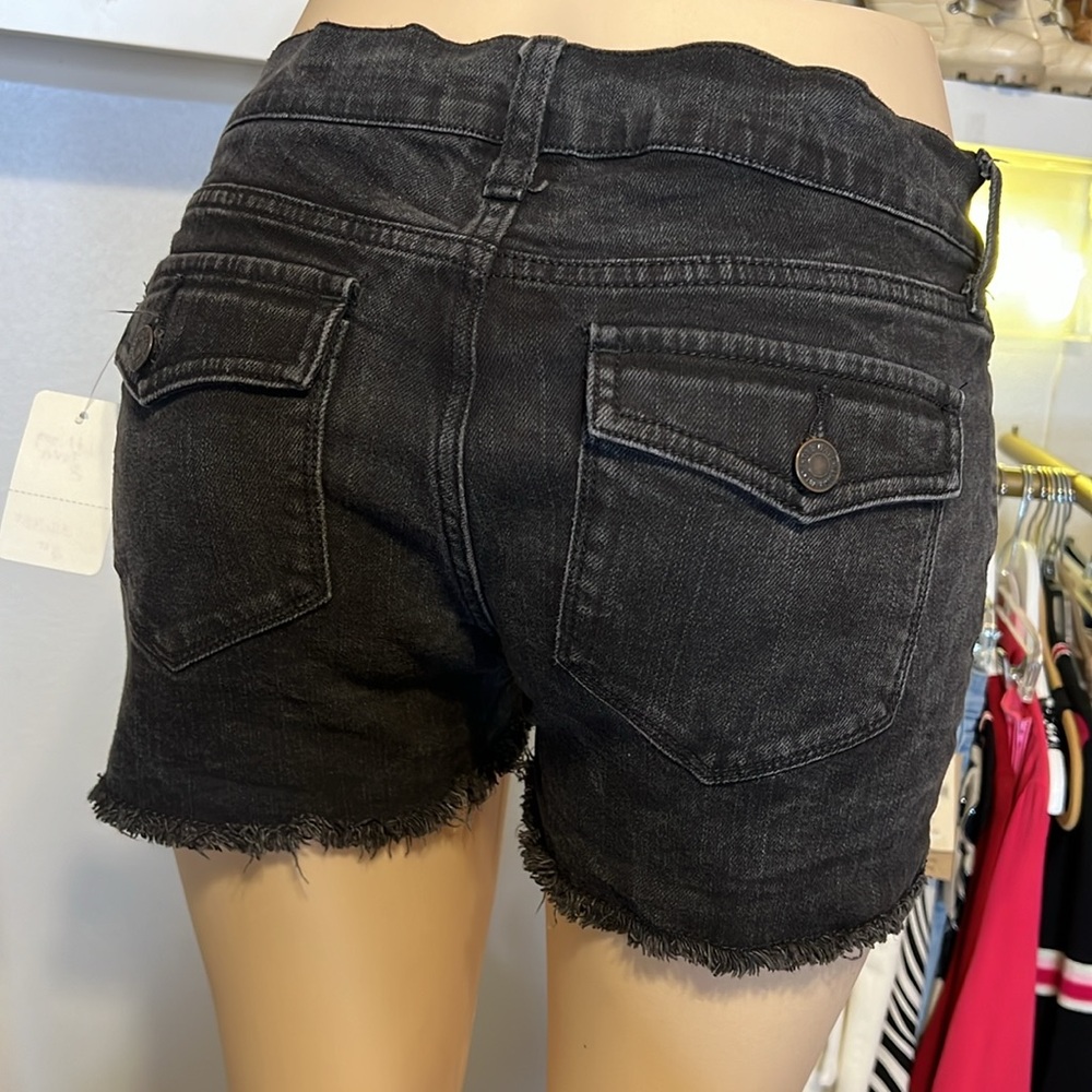 Old Navy Diva Black Med Washed Frayed Shorts 8 (32-33”W| 3”I) - Picture 6 of 12